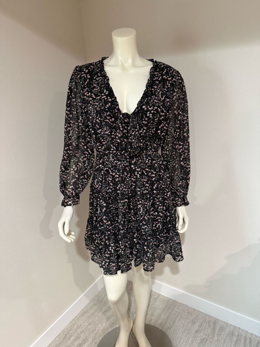 Black Floral Ruffle V-Neck Long Sleeve Mini Dress